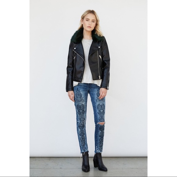BLANK NYC rare embroidered distressed jeans with slit knees and frayed hems - Picture 4 of 12